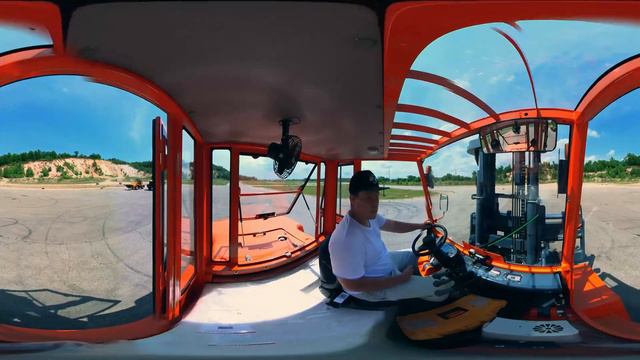 Внутри HELI CPCD100 (вилочный погрузчик - 360 video) смотреть онлайн