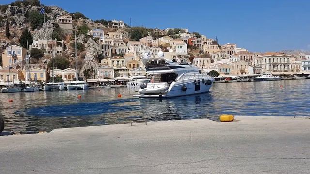Яхта уходит в море смотреть онлайн