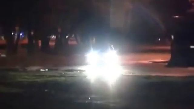 Гора металлолома из двух автомобилей.