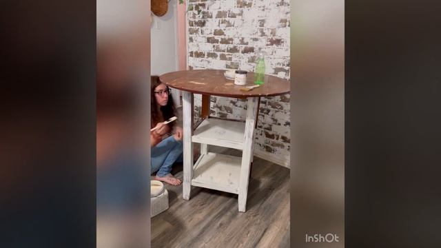 Farmhouse Drop Leaf Table + Stools Makeover! Using Paint & Distressing смотреть онлайн
