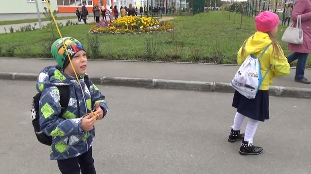 ВЛОГ Алиса родила котят. Идем в школу на линейку смотреть онлайн