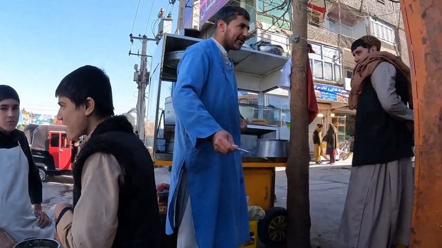 Afganistan Herat’ta Taliban’ın Radarına Girdik ! Şehir Merkezinde Silah Dükkanları ~ Herat смотреть онлайн