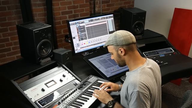 Producing Music in Windows 8: Building the Melody [1 of 5] смотреть онлайн