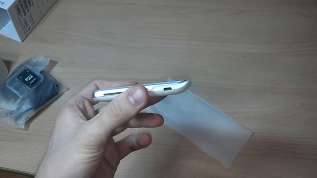 HTC Wildfire S распаковка и обзор