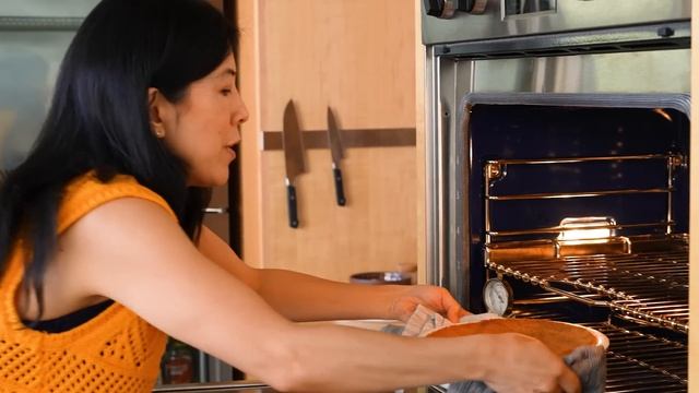 The Perfect Pumpkin Cheesecake | Genevieve Ko | NYT Cooking смотреть онлайн