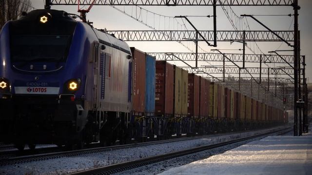 E4DCU-031 Lotosowy Griffin z kontenerami przez zimowy Terespol Pomorski. смотреть онлайн