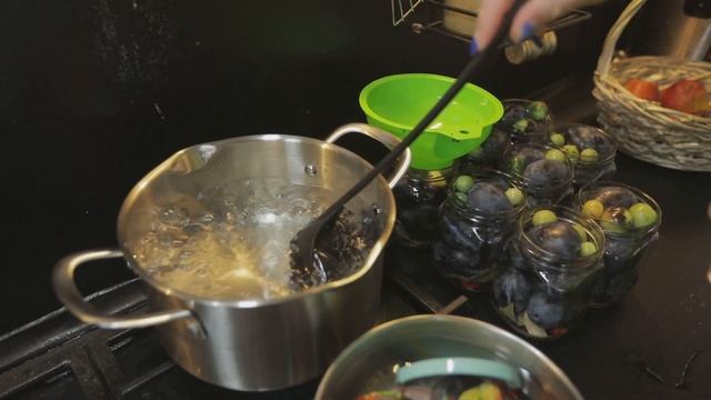 Маринованные сливы на зиму / Отличная закуска к мясу / смотреть онлайн