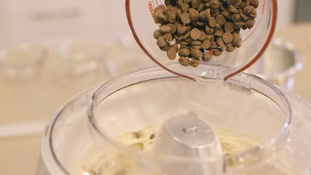 Bosch Universal Plus Mixer Comparison Tests смотреть онлайн