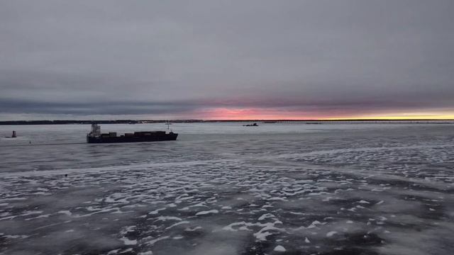 Кронштадт и Финский залив с дрона / Kronshtadt and Gulf of Finland from drone смотреть онлайн