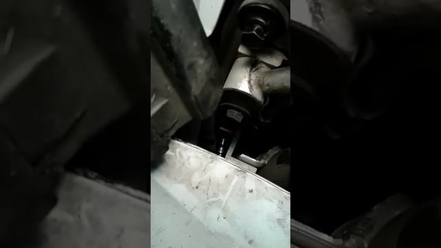 2005 Kia Sedona hard to reach radiator bolts смотреть онлайн