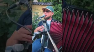 «МИЛЛИОН АЛЫХ РОЗ» С КАВКАЗСКИМ АКЦЕНТОМ