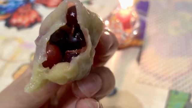 Размораживаем лесную дикую смородину и иргу ? Лепим вареники с ягодой смотреть онлайн