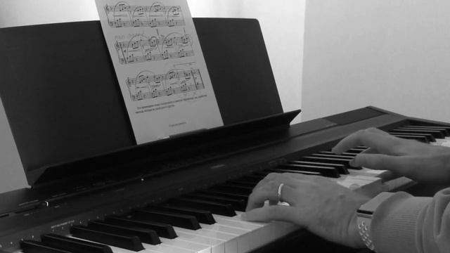 Пьеса - Ю. Литовко (5 months progress adult learning piano) смотреть онлайн