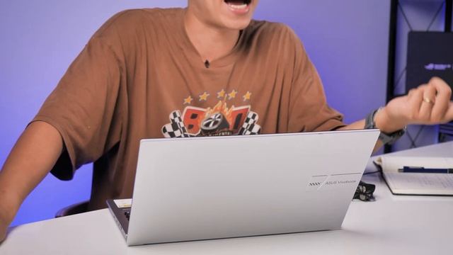 Laptop bây giờ 20 TRIỆU có cả "i9-13900H" với "OLED" như thế này - Asus Vivobook 15 OLED смотреть онлайн