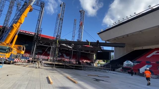 Elton John farewell tour, stage build смотреть онлайн