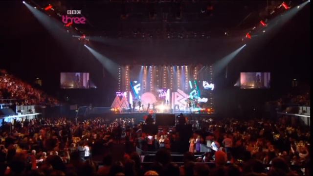 [HD] Sugababes & Taio Cruz - She's Like A Star / Girls (MOBOs 2008) смотреть онлайн