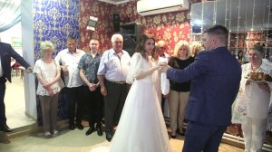 Как встречали молодожёнов родители и гости