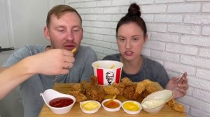 МУКБАНГ КФС ОСТРЫЕ КРЫЛЫШКИ СТРИПСЫ НОЖКИ НАГГЕТСЫ КАРТОШКА ФРИ MUKBANG KFC