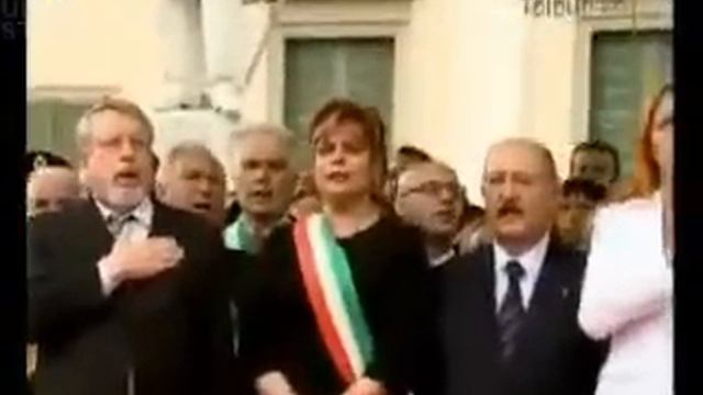 Il saluto fascista del ministro in autoreggenti Michela Brambilla смотреть онлайн
