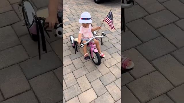 Riding a Schwinn with one hand at two смотреть онлайн