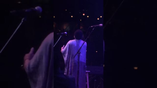 Lisa Fischer with Grand Baton - How Can I Ease the Pain смотреть онлайн