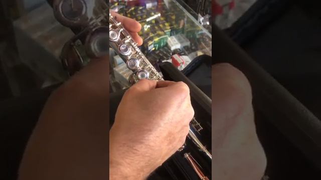Demo tapones en flautas traversas con llaves abiertas Yamaha смотреть онлайн