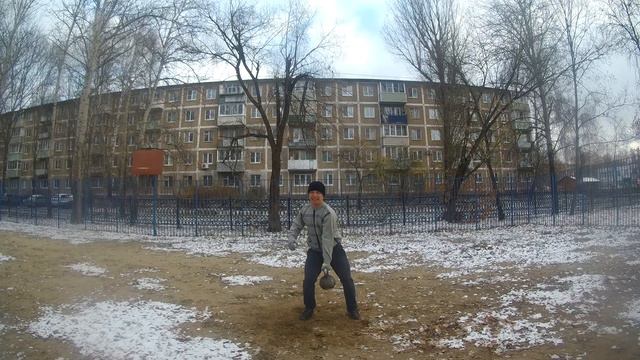 Гиревое жонглирование.Гиря 16 кг.Нарезка с тренировки. смотреть онлайн