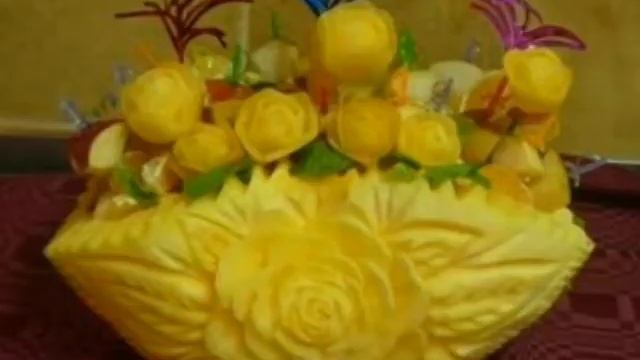 Карвинг по дыне и тыкве. Фрукто-ягодные композиции для украшения праздничного стола. смотреть онлайн