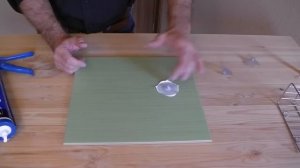 Как повесить полочку в ванной на присосках