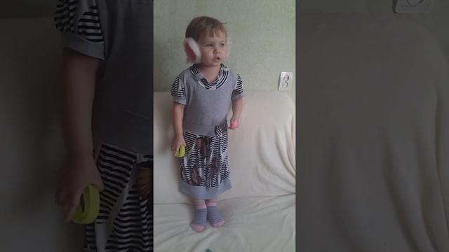Моя сестра читает стих Чайковского РЕБЁНКУ 3 ГОДА смотреть онлайн