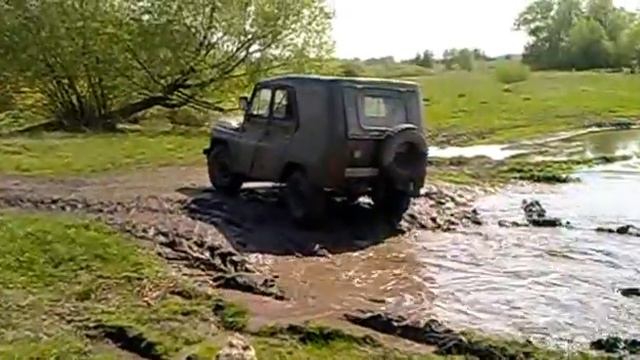 УАЗ 31512, первый заезд в грязь.mp4 смотреть онлайн