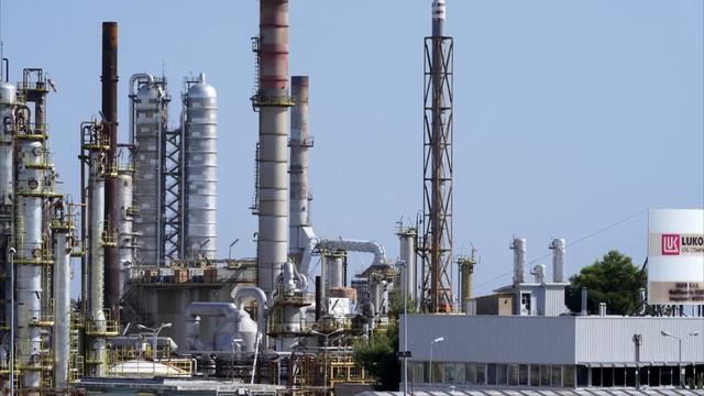 Российский «Лукойл» продал НПЗ в Италии смотреть онлайн