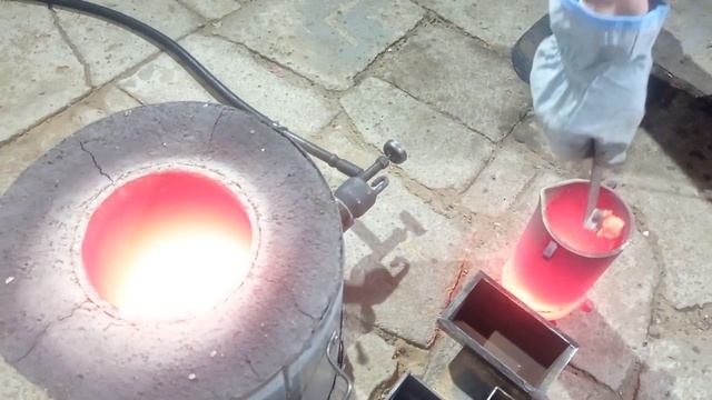 Плавление латуни - Слитки - Плавка металла ASMR - латунь Effect Experiments смотреть онлайн