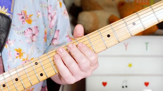 'P.Y.T. (Pretty Young Thing)' Michael Jackson Guitar & Bass Lesson смотреть онлайн