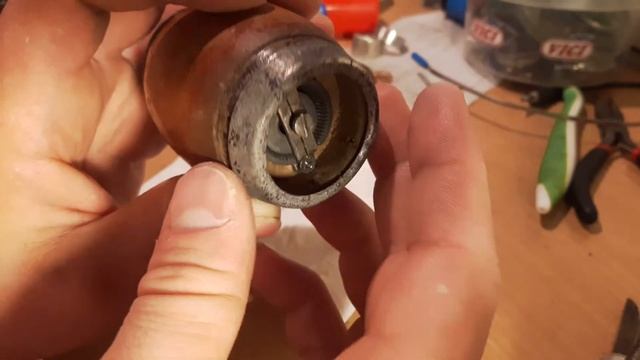 Реставрация мельницы для перца - " Детали после чистки фосфорной кислотой ". Часть 2 смотреть онлайн
