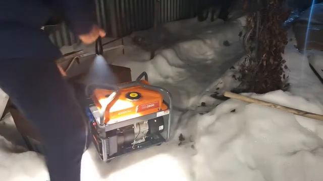 Первый запуск бензогенератора Кратон GG-2500i смотреть онлайн