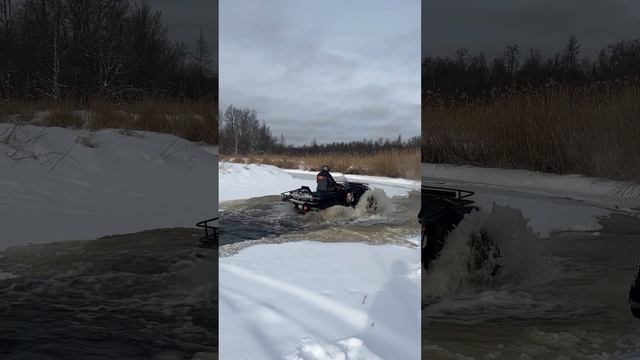 Ломаем лед на реке Сережа вездеходом T-REX смотреть онлайн