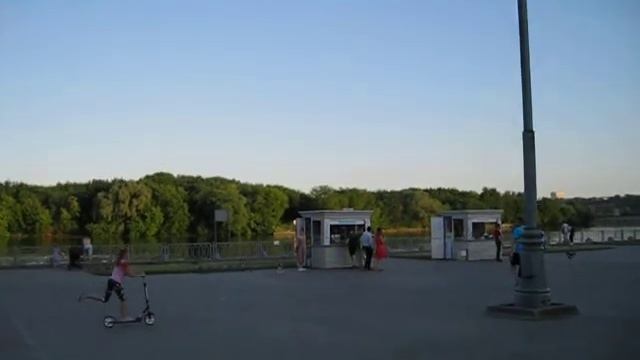 В московском парке Коломенское нельзя взять в прокат велосипед,а покататься на теплоходе можно.Кови смотреть онлайн