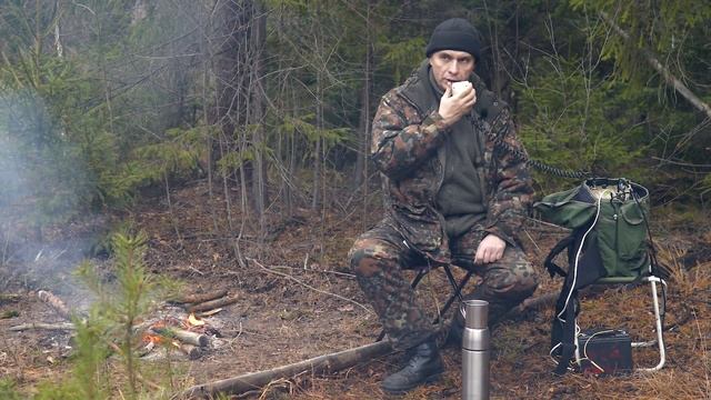 Радиосвязь из леса, осень, костер и Barrett-940 смотреть онлайн
