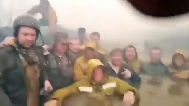 Пожарные спасаются от огня в реке смотреть онлайн