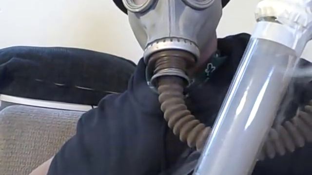 Gas Mask Bong Load смотреть онлайн