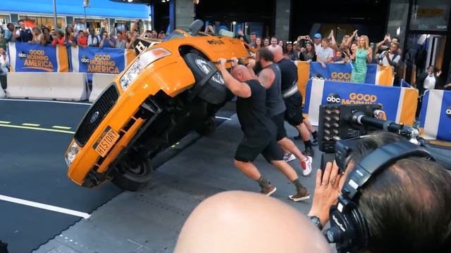 MASS MONSTERS In Public - A Meme Experience смотреть онлайн