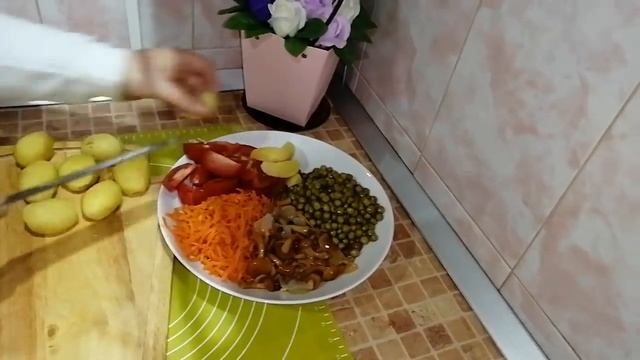 ЗА 10 МИНУТ ОБАЛДЕННЫЙ САЛАТ С ПРАВИЛЬНЫМ И ПОЛЕЗНЫМ КАРТОФЕЛЕМ, КОТОРЫЙ МОЖНО И ДАЖЕ НУЖНО! смотреть онлайн