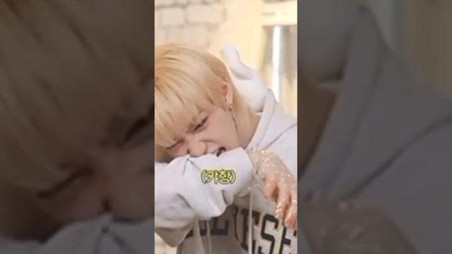 Why he is so cute??#shorts#keşfet #keşfetbeniöneçıkar #skz#felix#stay смотреть онлайн