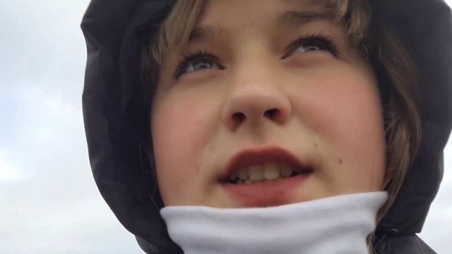 Что мне снег, что мне зной, что мне дождик проливной, когда в деревне мы с тобой!?