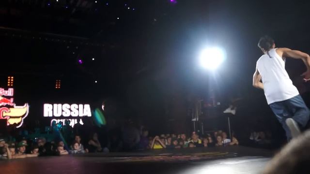 Red Bull BC One Break Dance Moscow 2012 Part 10 - классный battle :) смотреть онлайн