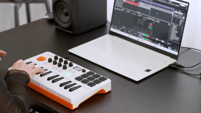 Video Advertisement for AVATAR HXW EMK-25 MIDI Keyboard смотреть онлайн