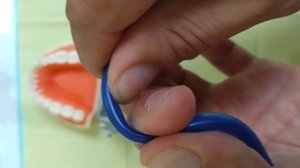 Как ассистенту врача стоматолога правильно согнуть наконечник слюноотсоса в различные конфигурации.