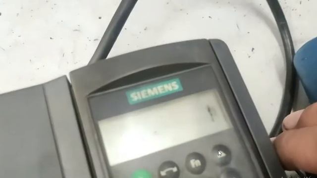 Siemens micromaster 440 drive --how to install a Drive as per motor -- motor parameters settings смотреть онлайн