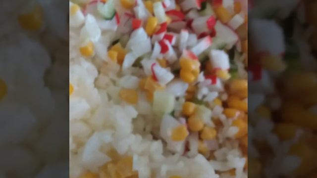 Салат с крабовыми палочками смотреть онлайн